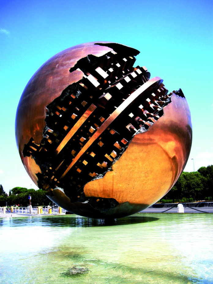 La-sfera-di-Arnaldo-Pomodoro-alla-Farnesina-Roma-a22159734-1_1